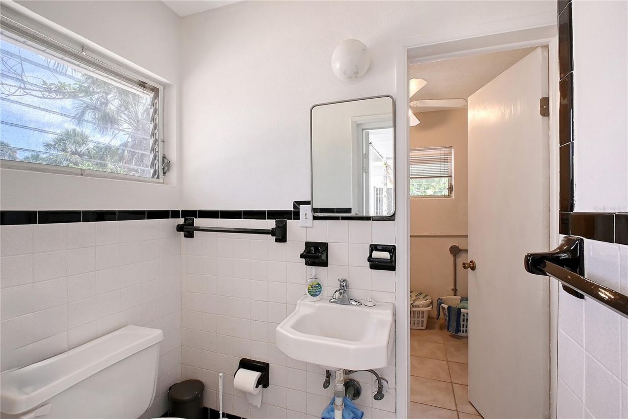 385 Avenida Madera, Sarasota, FL 34242 Photo