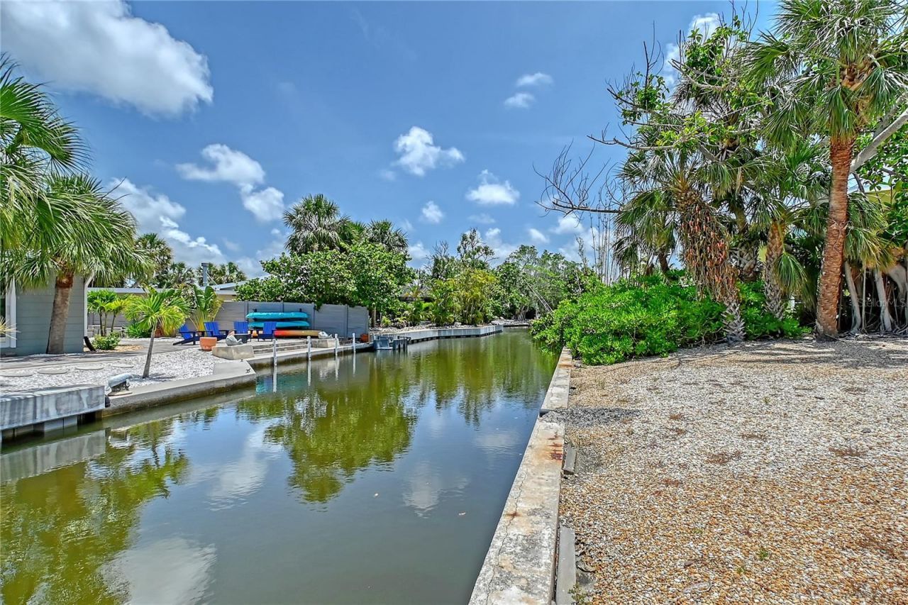 385 Avenida Madera, Sarasota, FL 34242 Photo