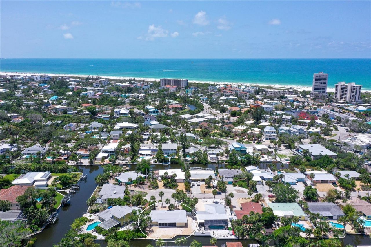 385 Avenida Madera, Sarasota, FL 34242 Photo