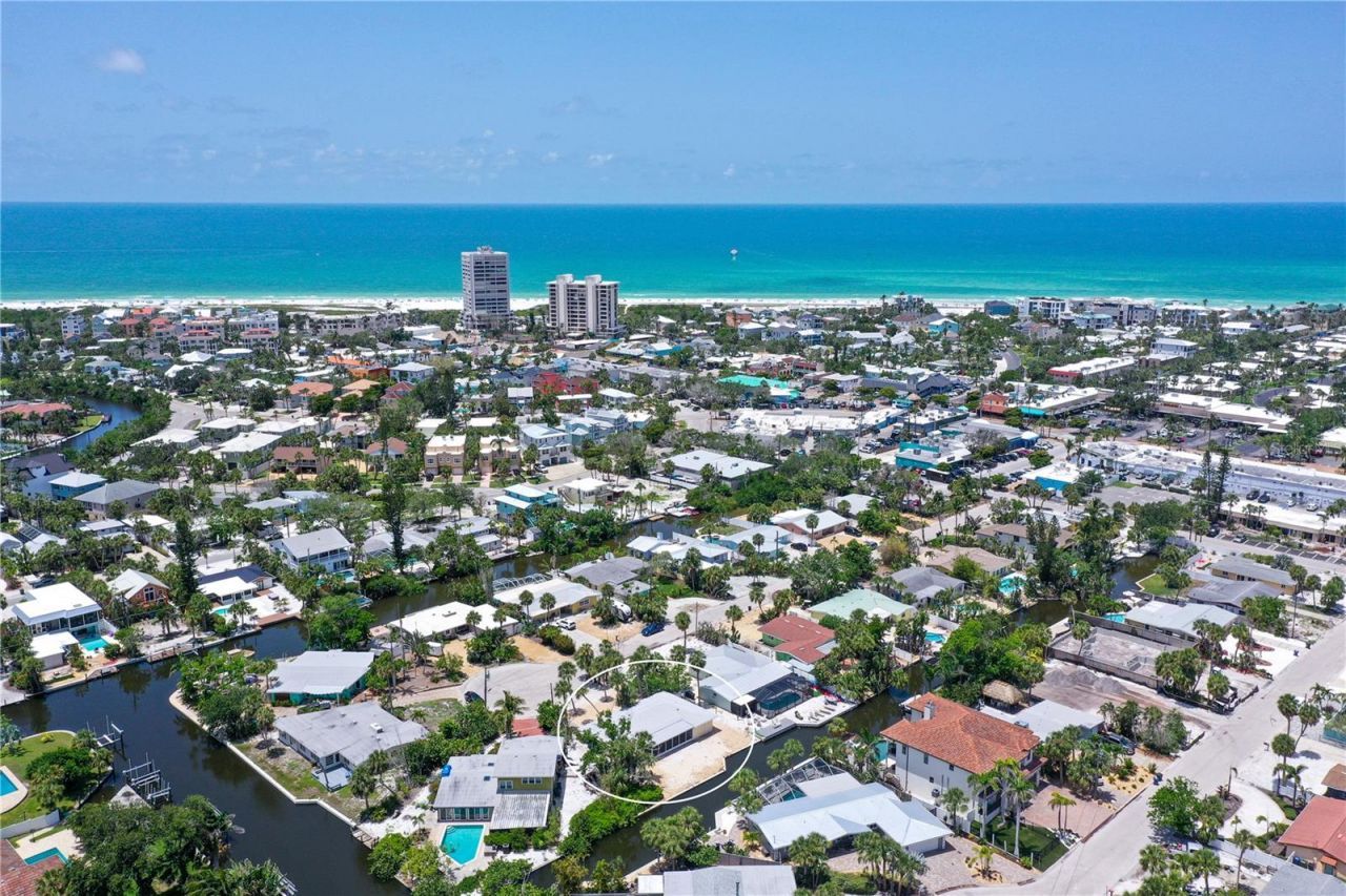 385 Avenida Madera, Sarasota, FL 34242 Photo