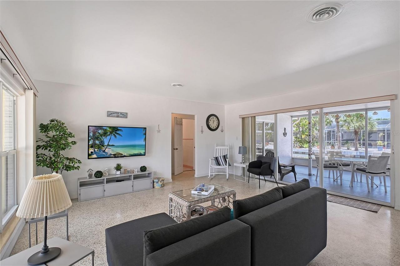 385 Avenida Madera, Sarasota, FL 34242 Photo