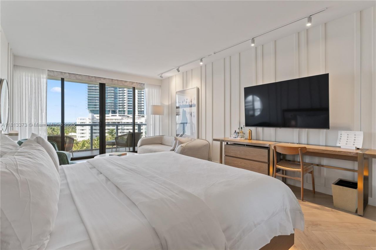 2201 Collins Ave, Unit 707, Miami Beach, FL 33139 Photo