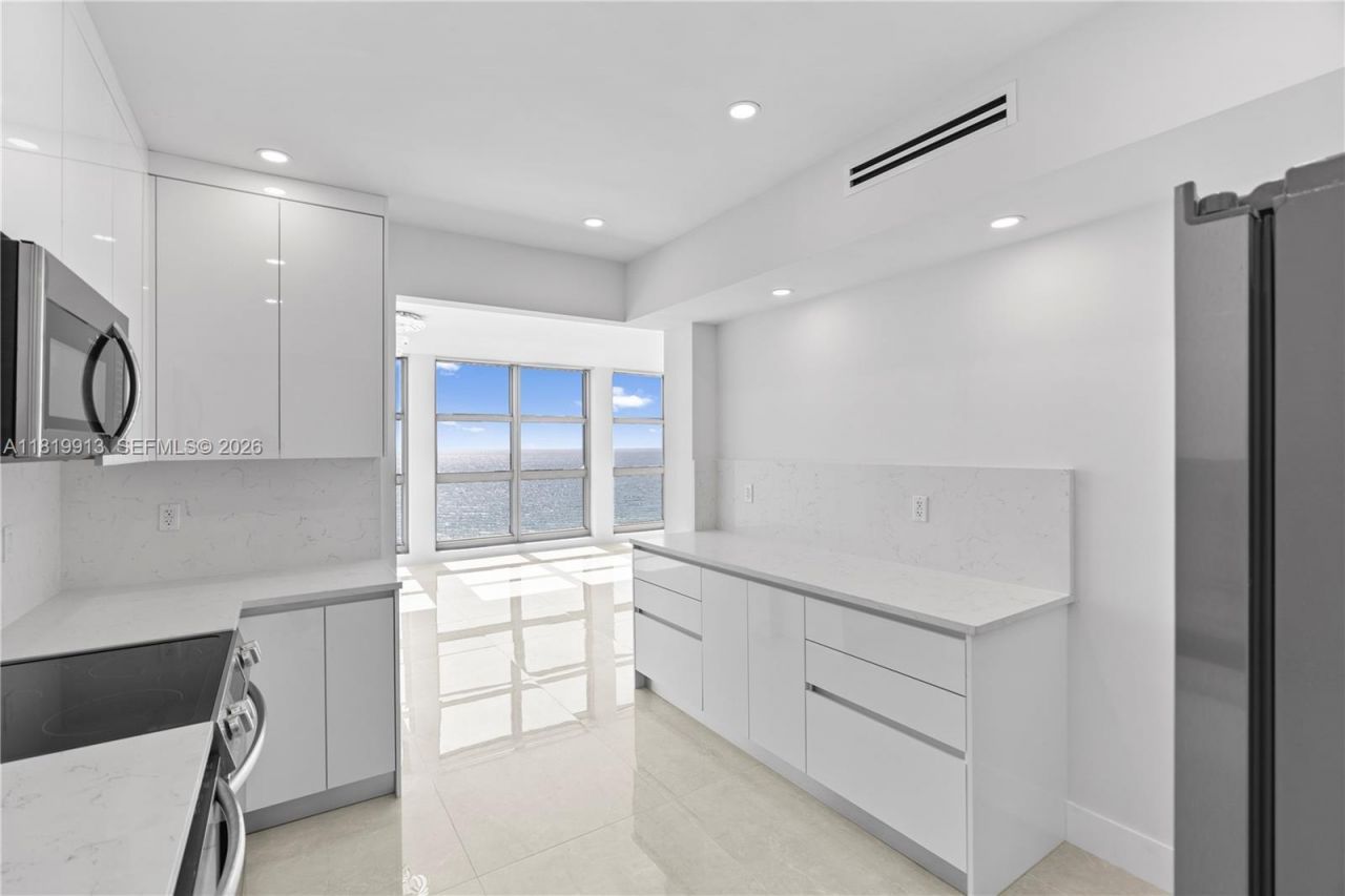 5055 Collins Ave, Unit 14H, Miami Beach, FL 33140 Photo