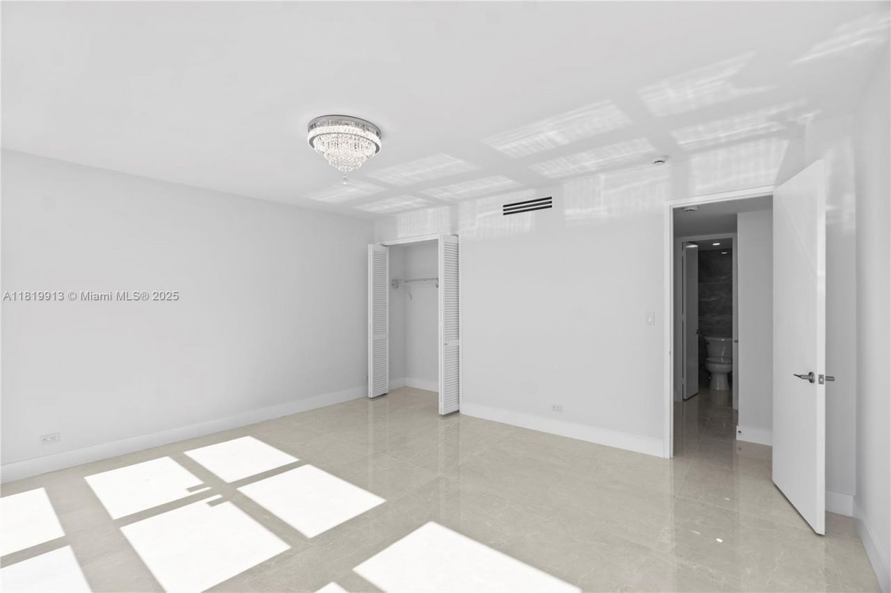 5055 Collins Ave, Unit 14H, Miami Beach, FL 33140 Photo