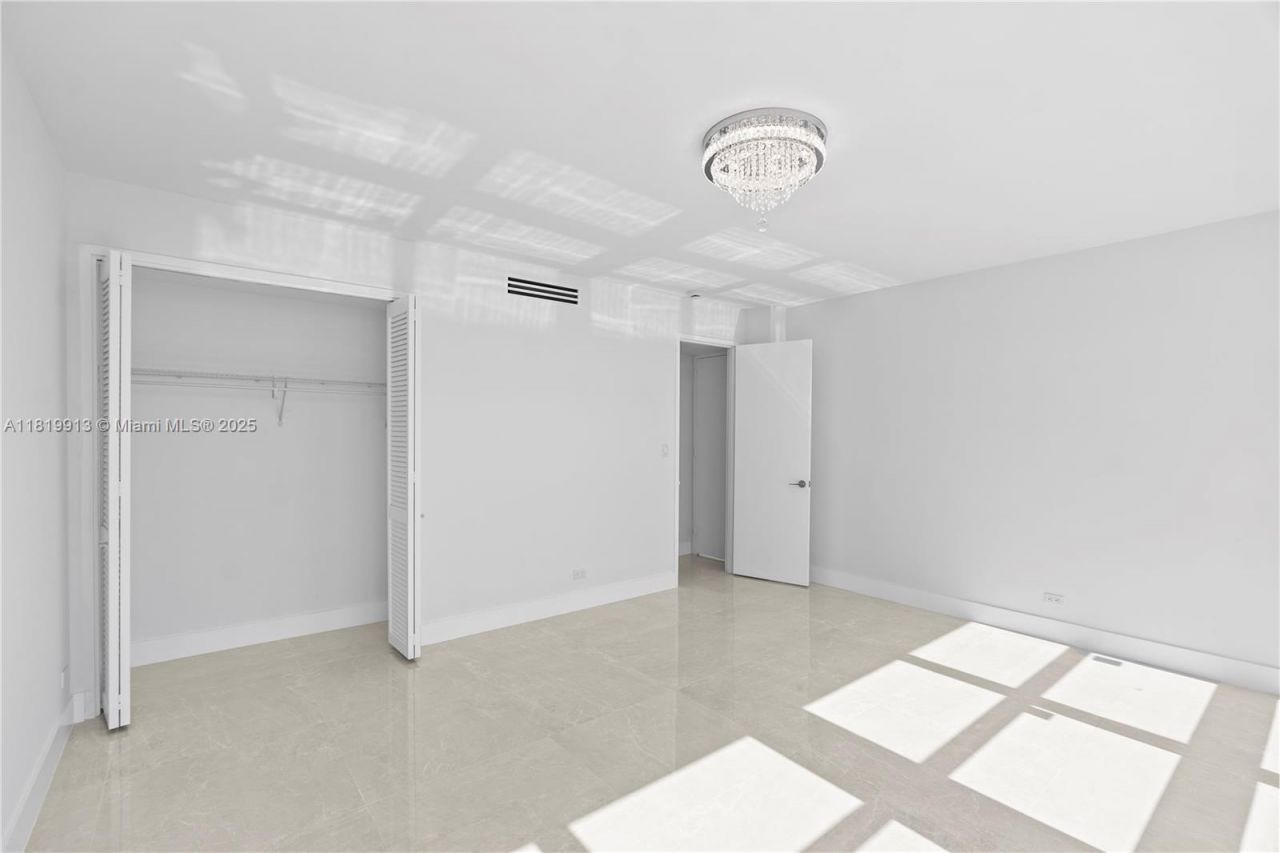 5055 Collins Ave, Unit 14H, Miami Beach, FL 33140 Photo