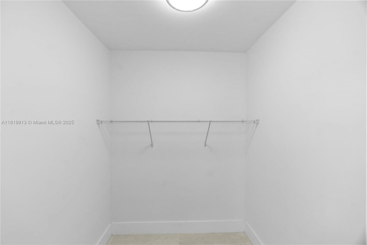 5055 Collins Ave, Unit 14H, Miami Beach, FL 33140 Photo