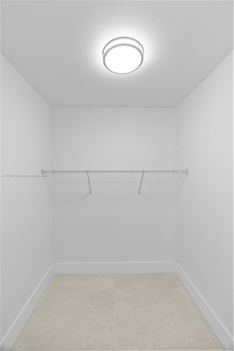 5055 Collins Ave, Unit 14H, Miami Beach, FL 33140 Photo