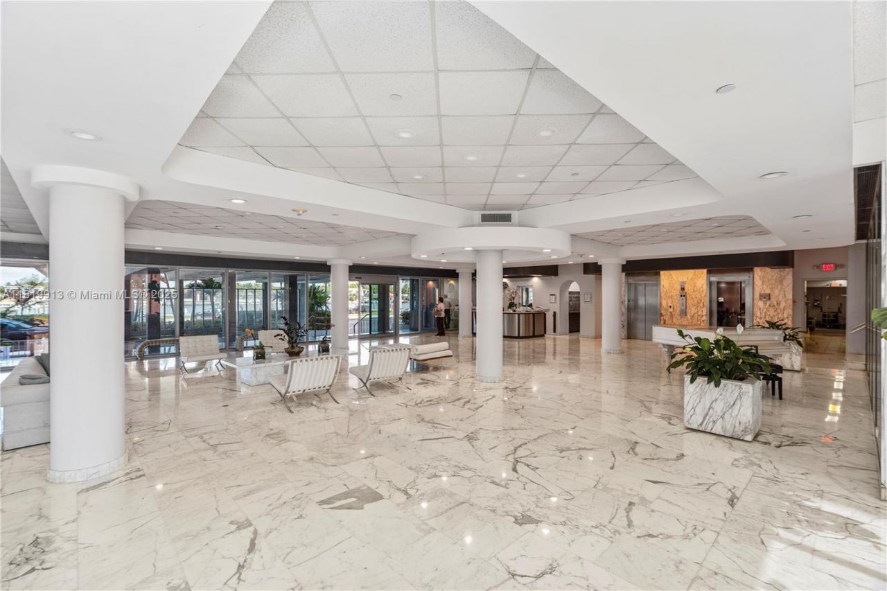 5055 Collins Ave, Unit 14H, Miami Beach, FL 33140 Photo