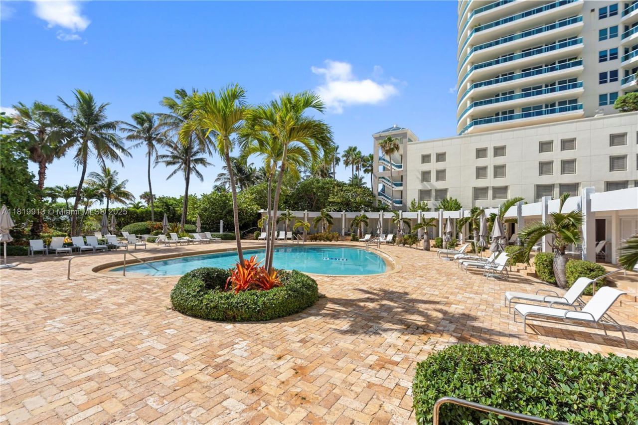 5055 Collins Ave, Unit 14H, Miami Beach, FL 33140 Photo