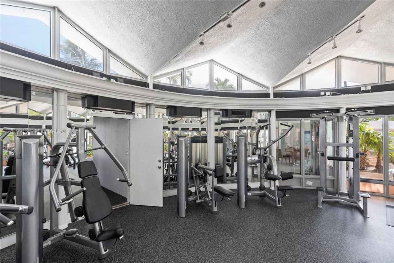 5055 Collins Ave, Unit 14H, Miami Beach, FL 33140 Photo