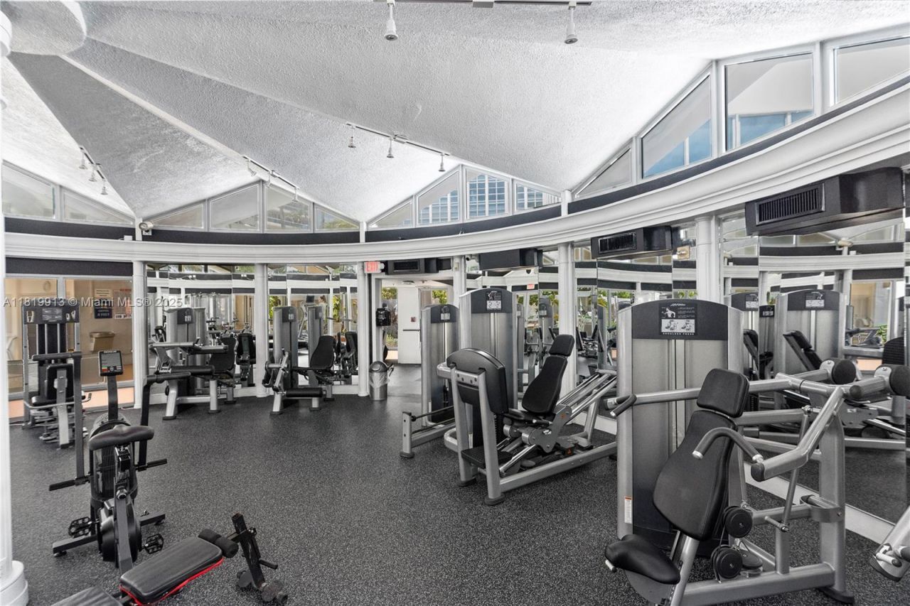 5055 Collins Ave, Unit 14H, Miami Beach, FL 33140 Photo