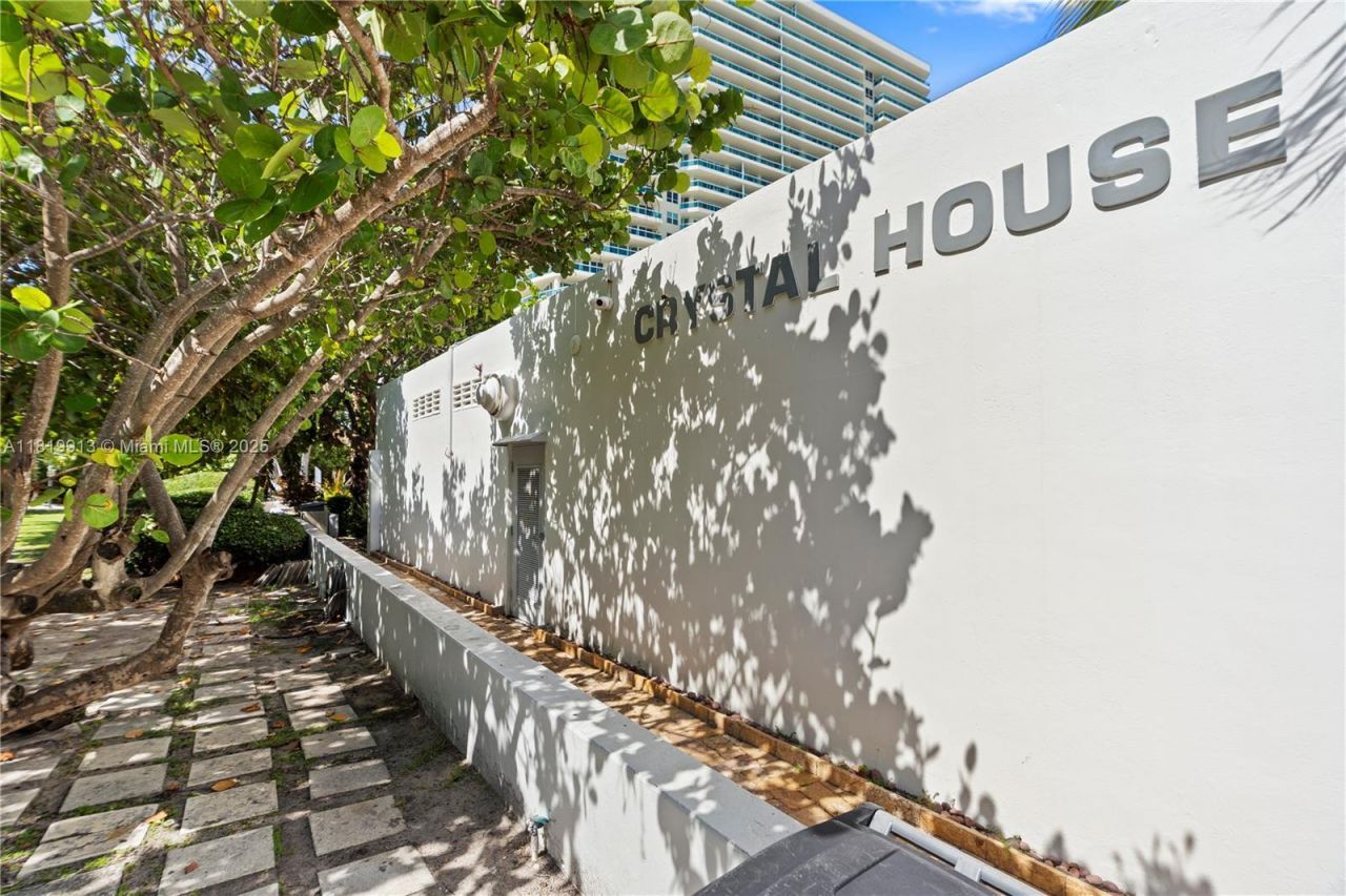 5055 Collins Ave, Unit 14H, Miami Beach, FL 33140 Photo
