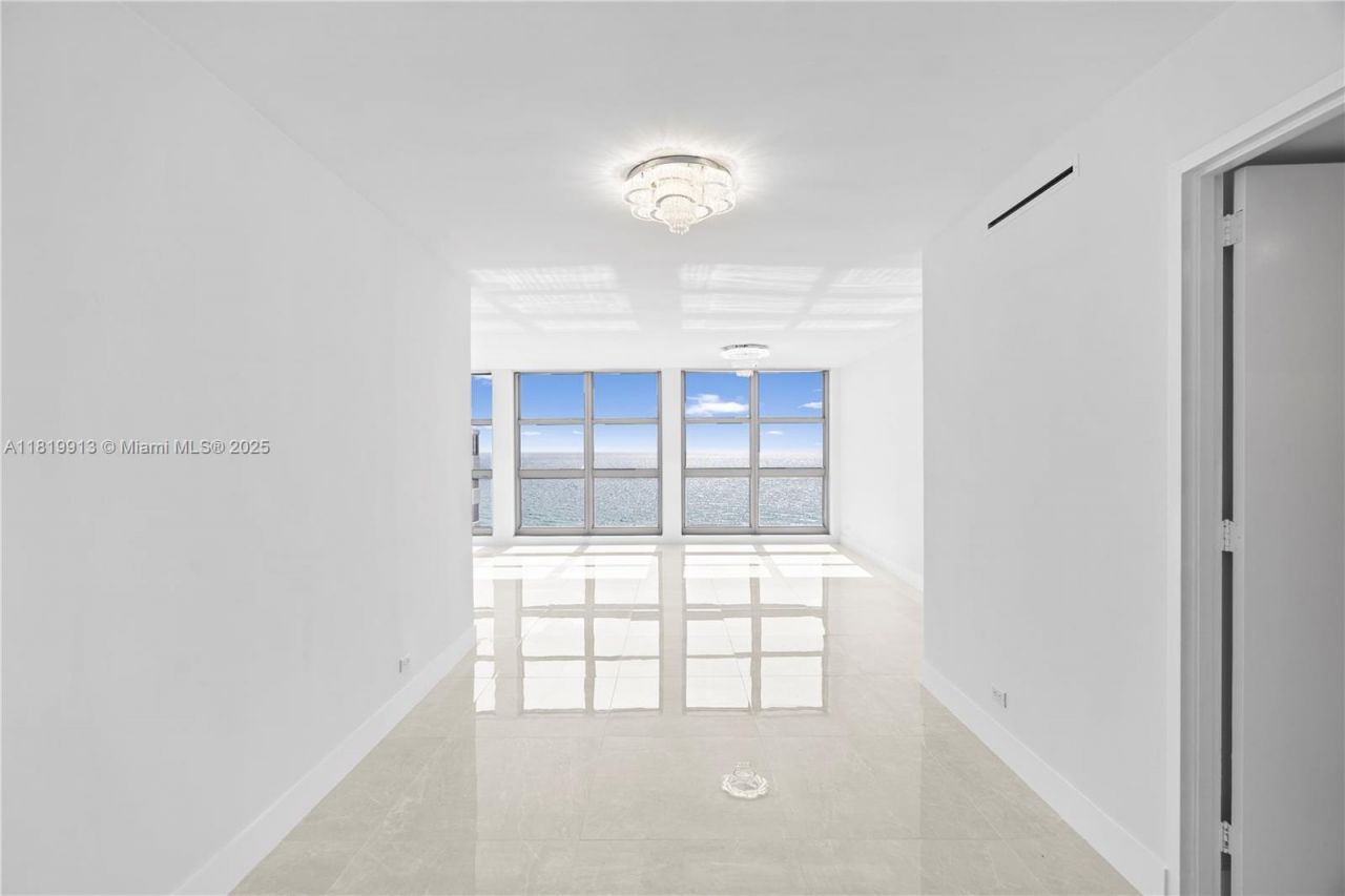 5055 Collins Ave, Unit 14H, Miami Beach, FL 33140 Photo