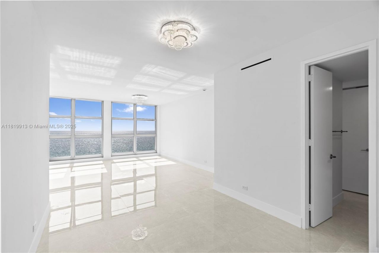 5055 Collins Ave, Unit 14H, Miami Beach, FL 33140 Photo