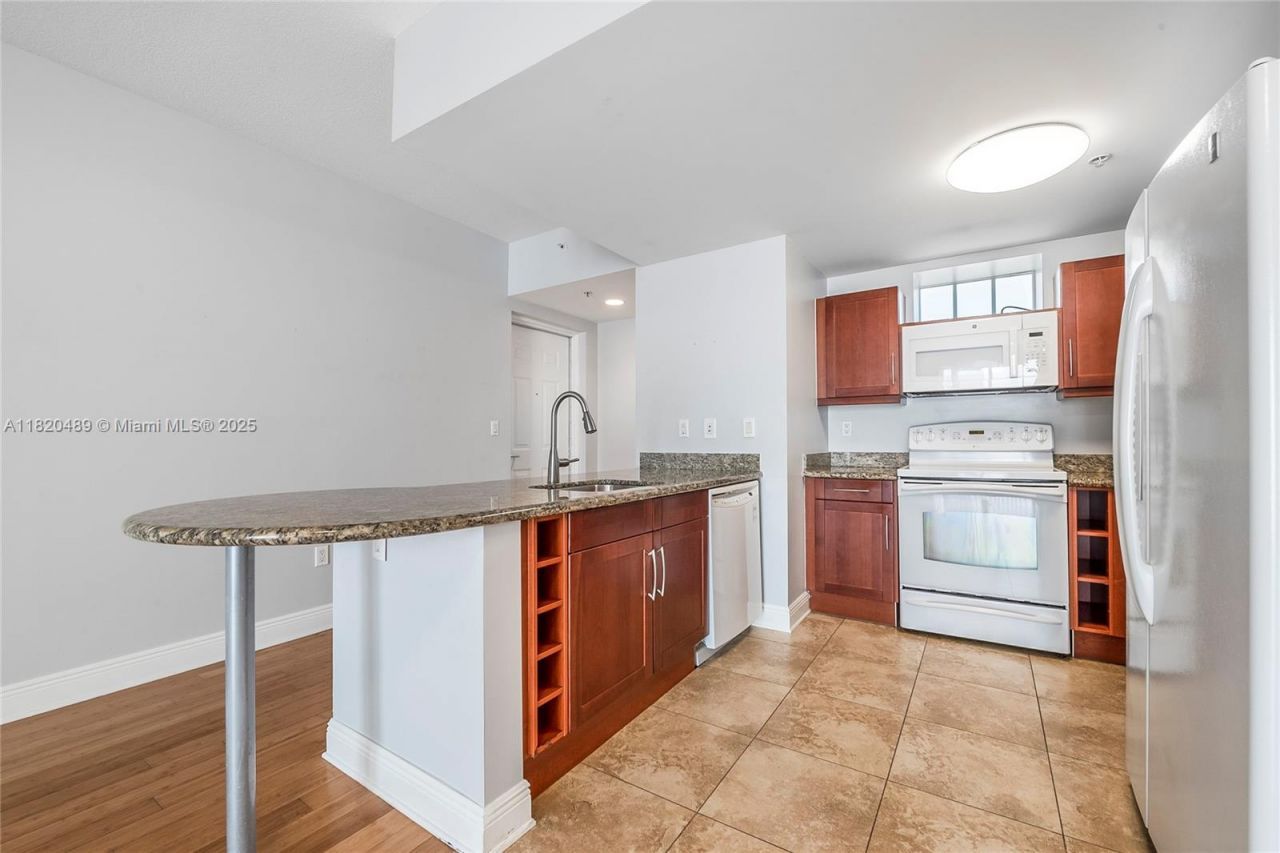 7280 SW 89th St, Unit D501, Miami, FL 33156 Photo