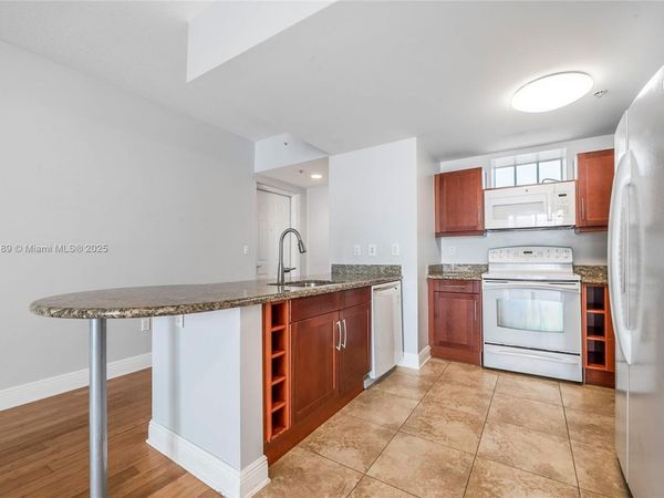 7280 SW 89th St, Unit D501, Miami, FL 33156