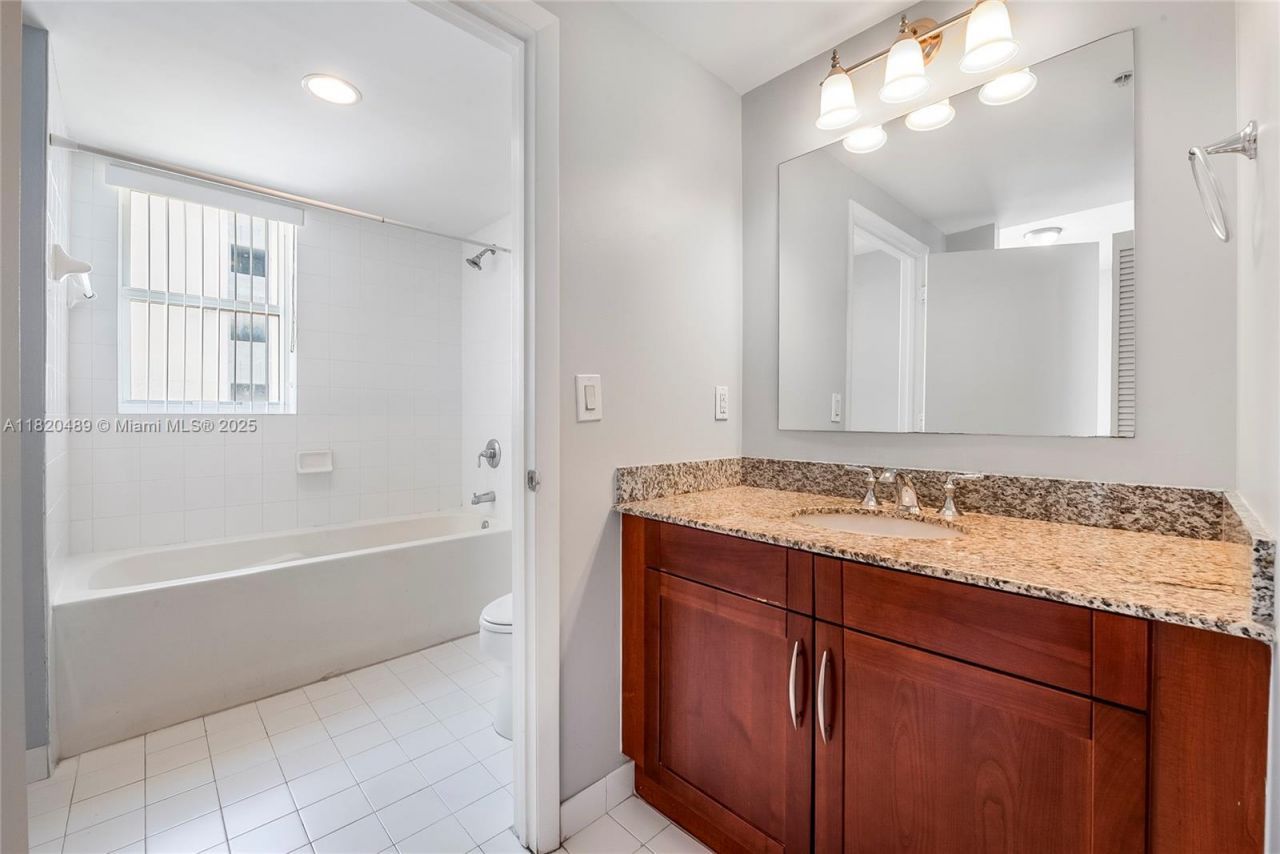 7280 SW 89th St, Unit D501, Miami, FL 33156 Photo