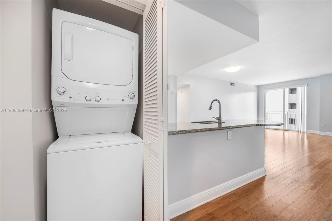 7280 SW 89th St, Unit D501, Miami, FL 33156 Photo