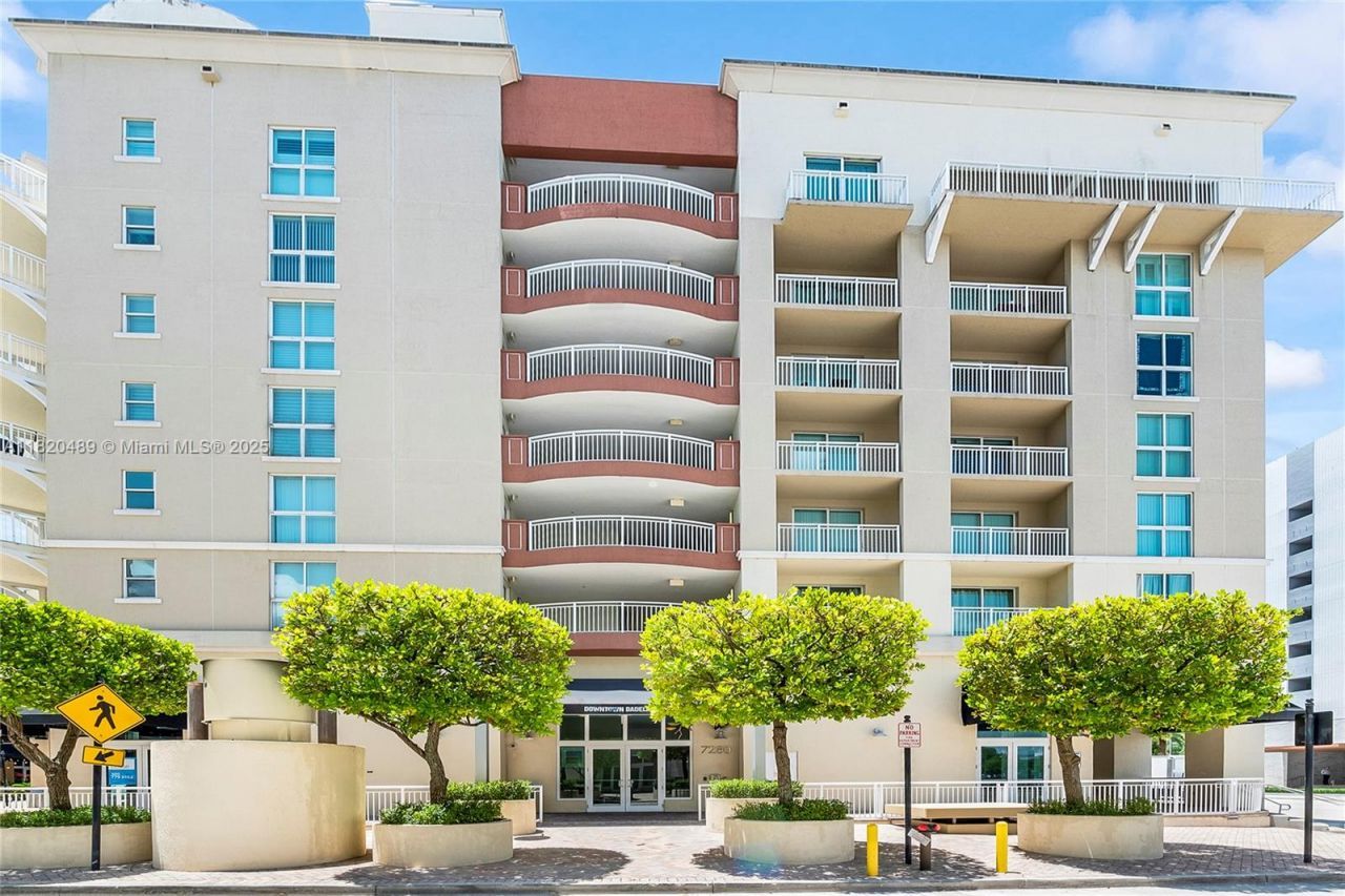 7280 SW 89th St, Unit D501, Miami, FL 33156 Photo