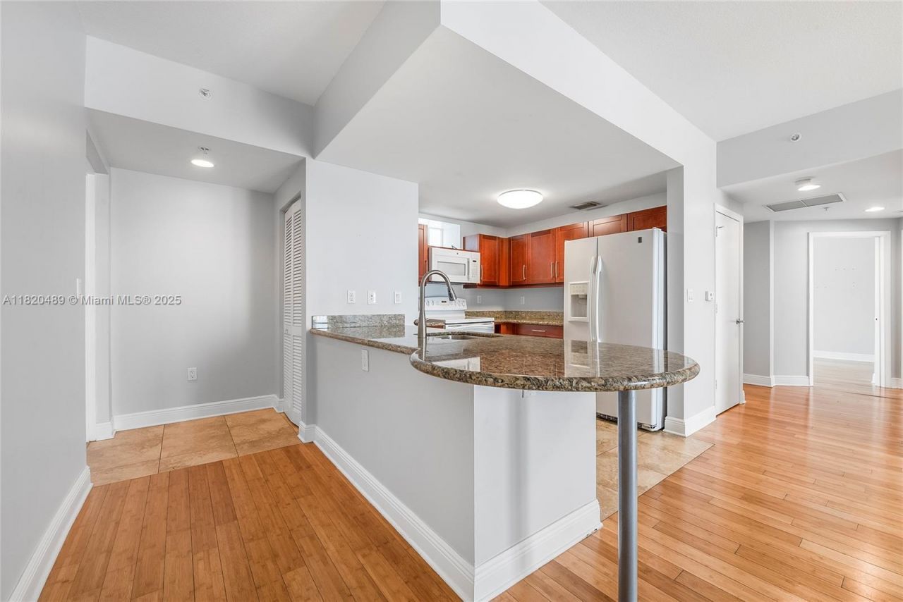 7280 SW 89th St, Unit D501, Miami, FL 33156 Photo