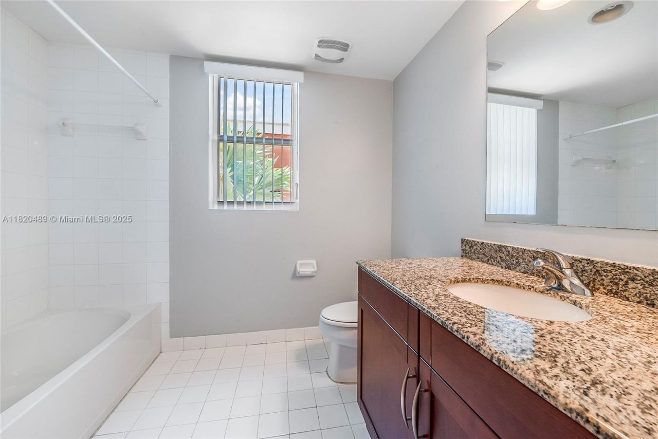 7280 SW 89th St, Unit D501, Miami, FL 33156 Photo