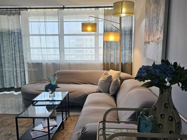 251 174th St, Unit 2111, Sunny Isles Beach, FL 33160