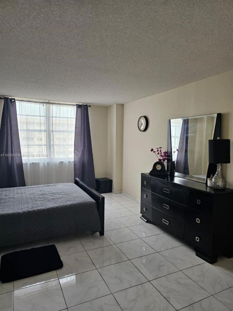 251 174th St, Unit 2111, Sunny Isles Beach, FL 33160 Photo