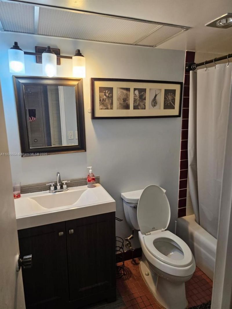 251 174th St, Unit 2111, Sunny Isles Beach, FL 33160 Photo