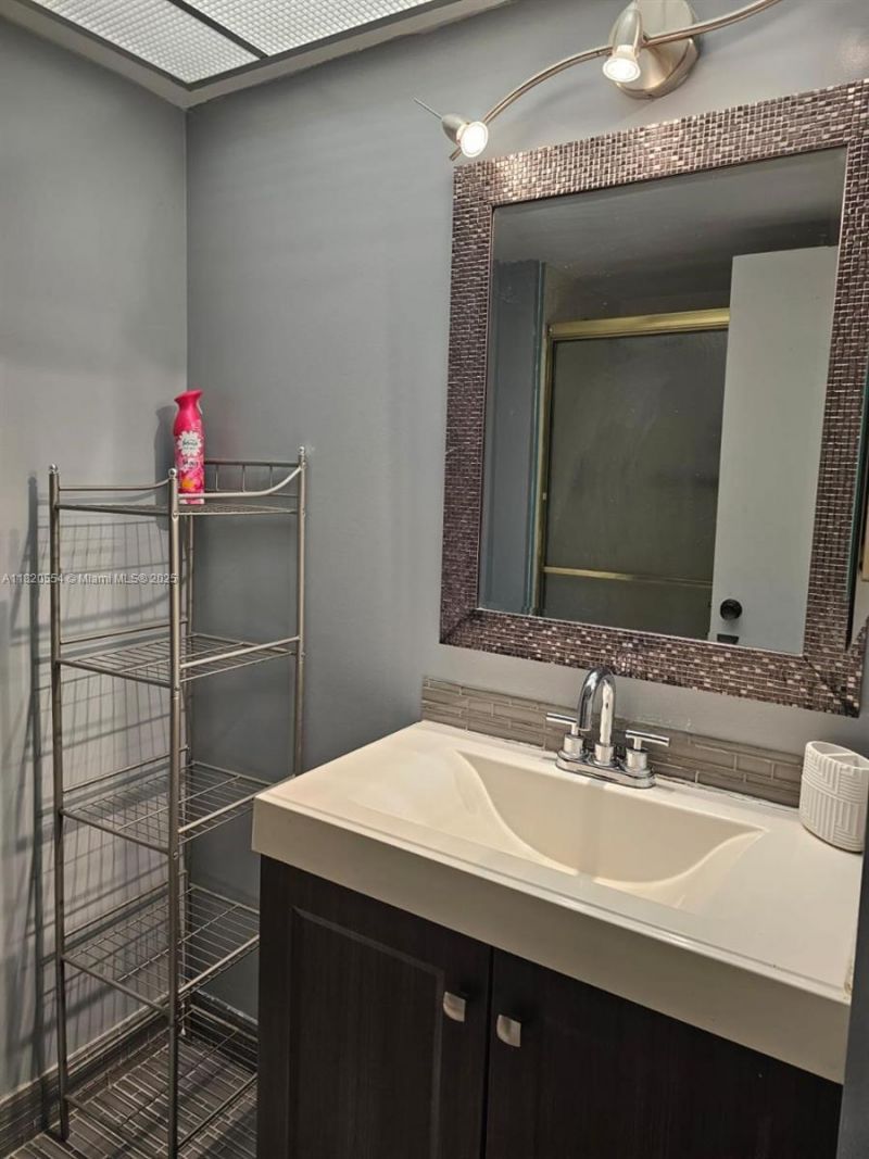 251 174th St, Unit 2111, Sunny Isles Beach, FL 33160 Photo