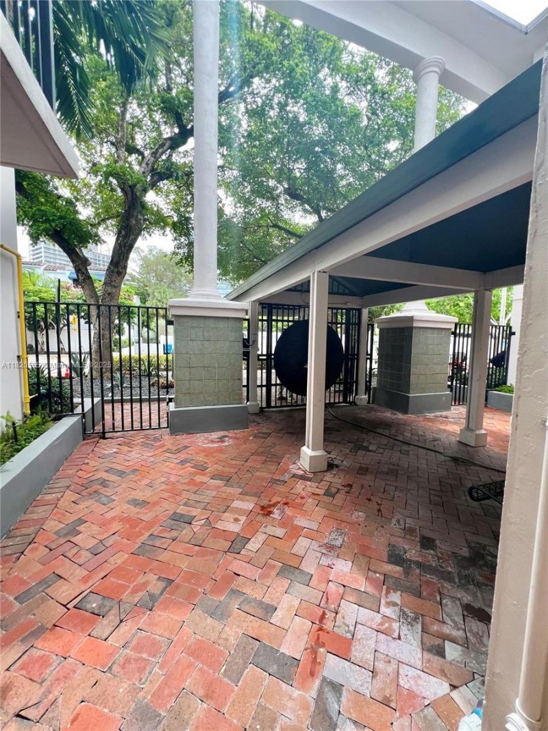 3240 Mary St, Unit S207, Miami, FL 33133 Photo