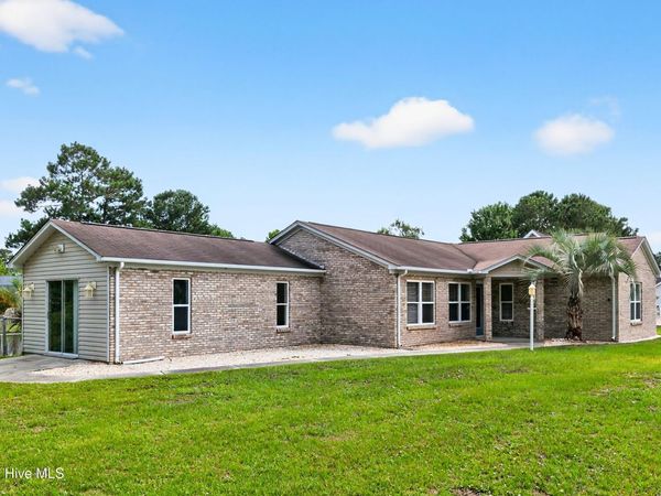 131 Pine Lake Circle SW, Ocean Isle Beach, NC 28469