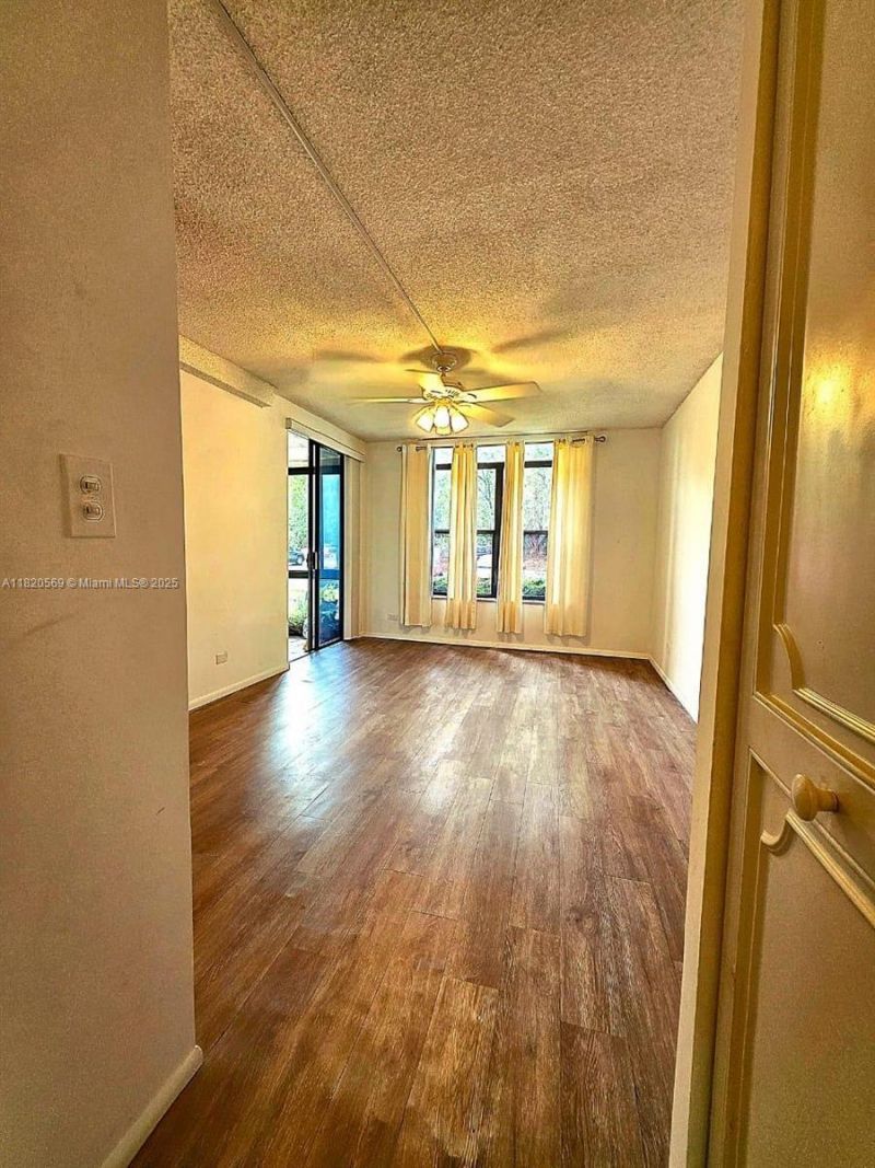 3730 Inverrary Dr, Unit H1V, Lauderhill, FL 33319 Photo