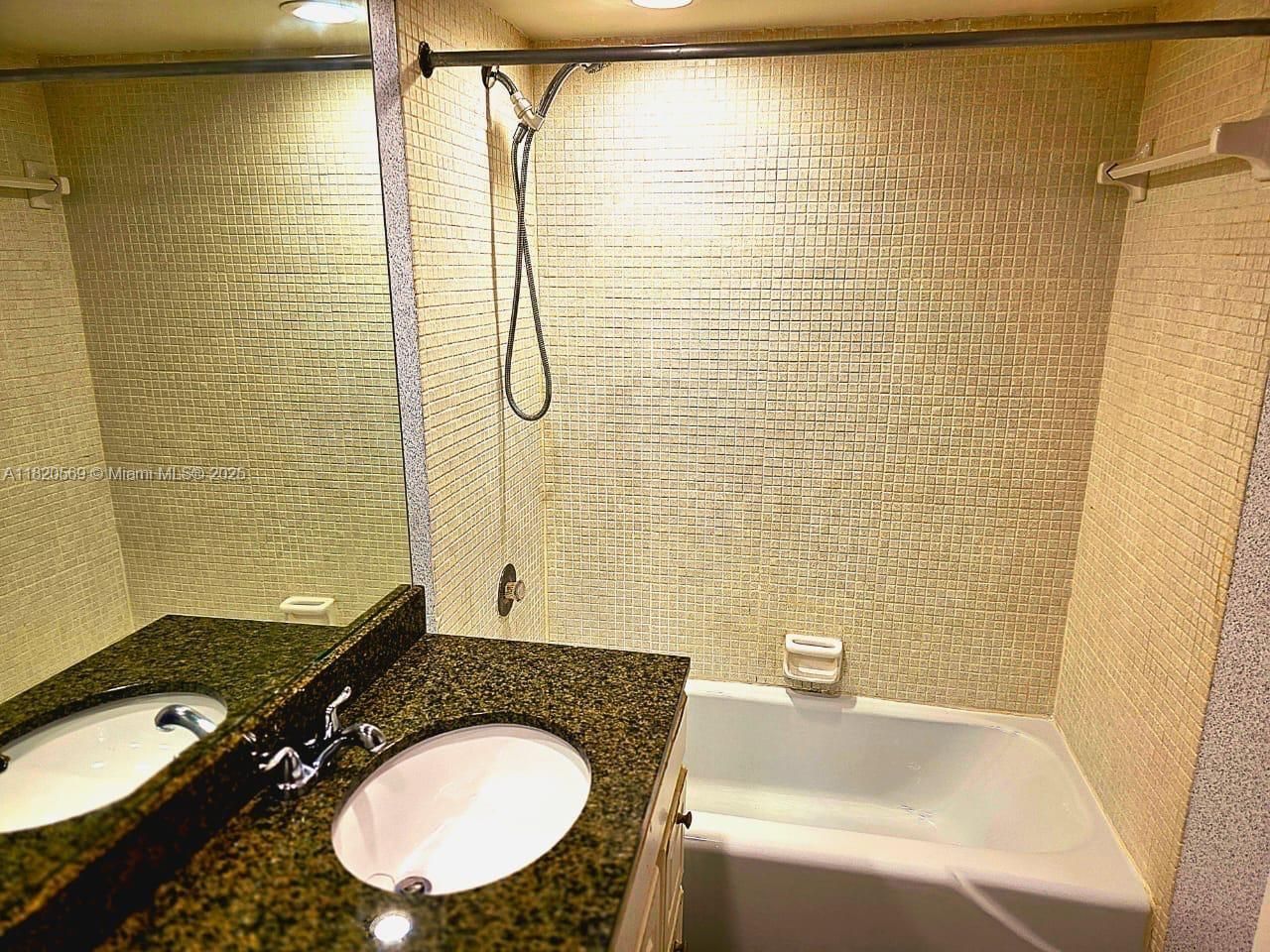 3730 Inverrary Dr, Unit H1V, Lauderhill, FL 33319 Photo