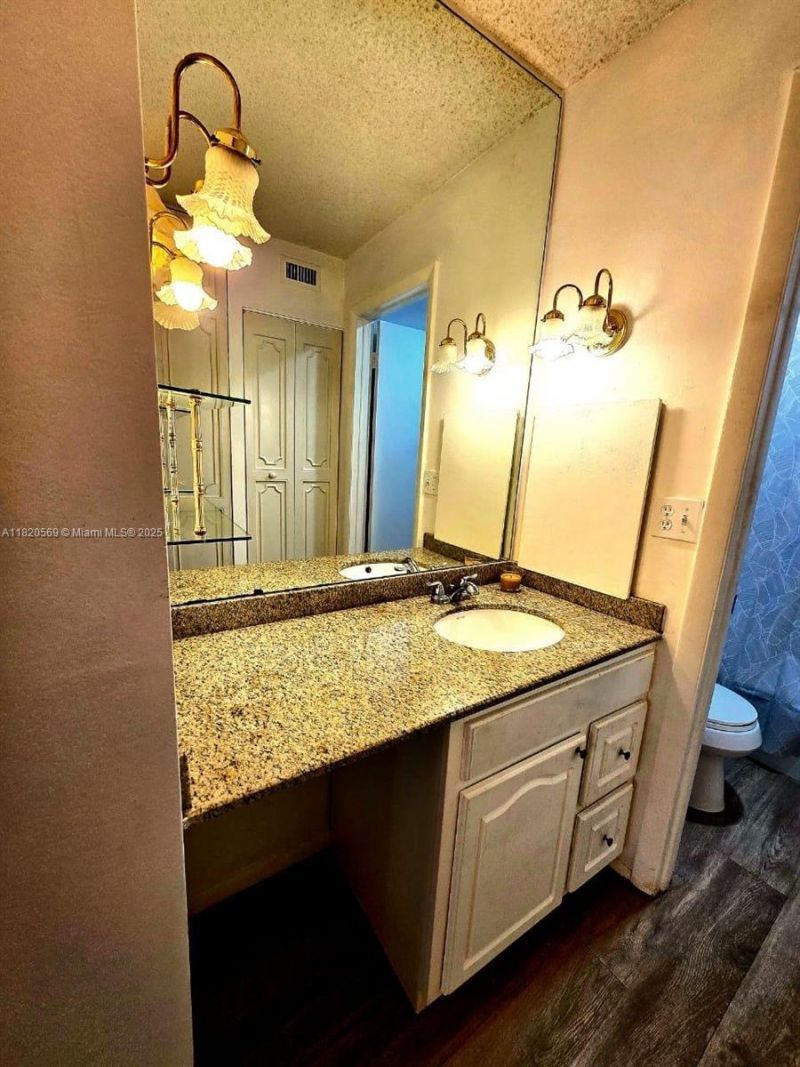 3730 Inverrary Dr, Unit H1V, Lauderhill, FL 33319 Photo