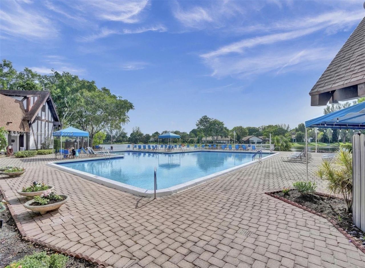 3730 Inverrary Dr, Unit H1V, Lauderhill, FL 33319 Photo