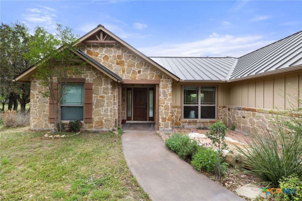 215 Maverick Circle, Horseshoe Bay, TX 78657 Main Photo