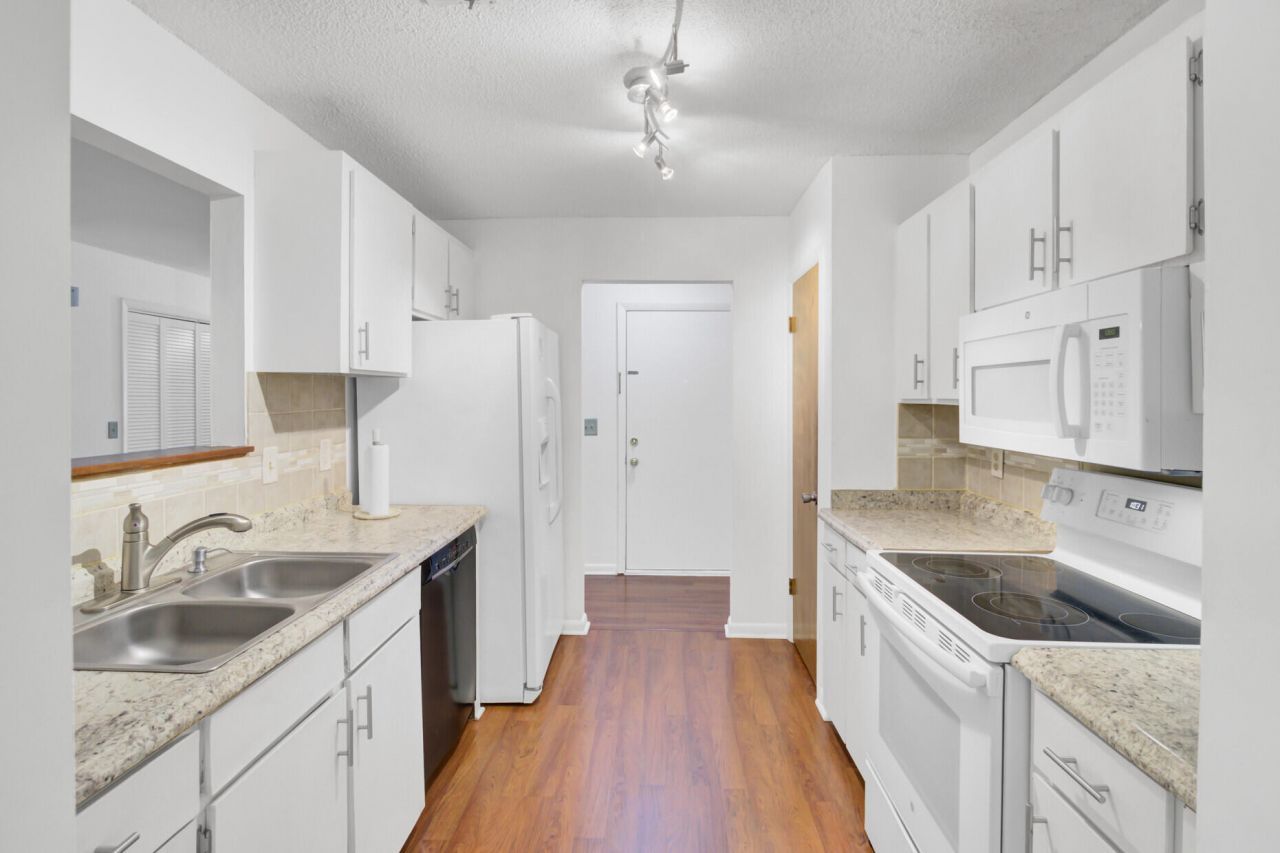 103 Greencastle Drive Photo 4