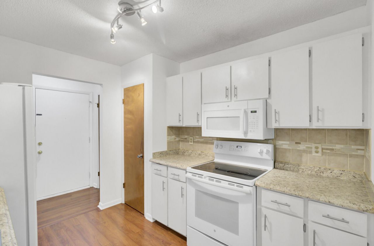 103 Greencastle Drive Photo 6