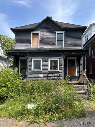 628 Elmwood Avenue, Niagara Falls, NY 14301 Main Photo
