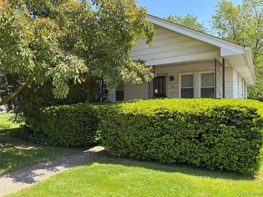 28 Lincoln Street, Oxford Vlg, MI 48371