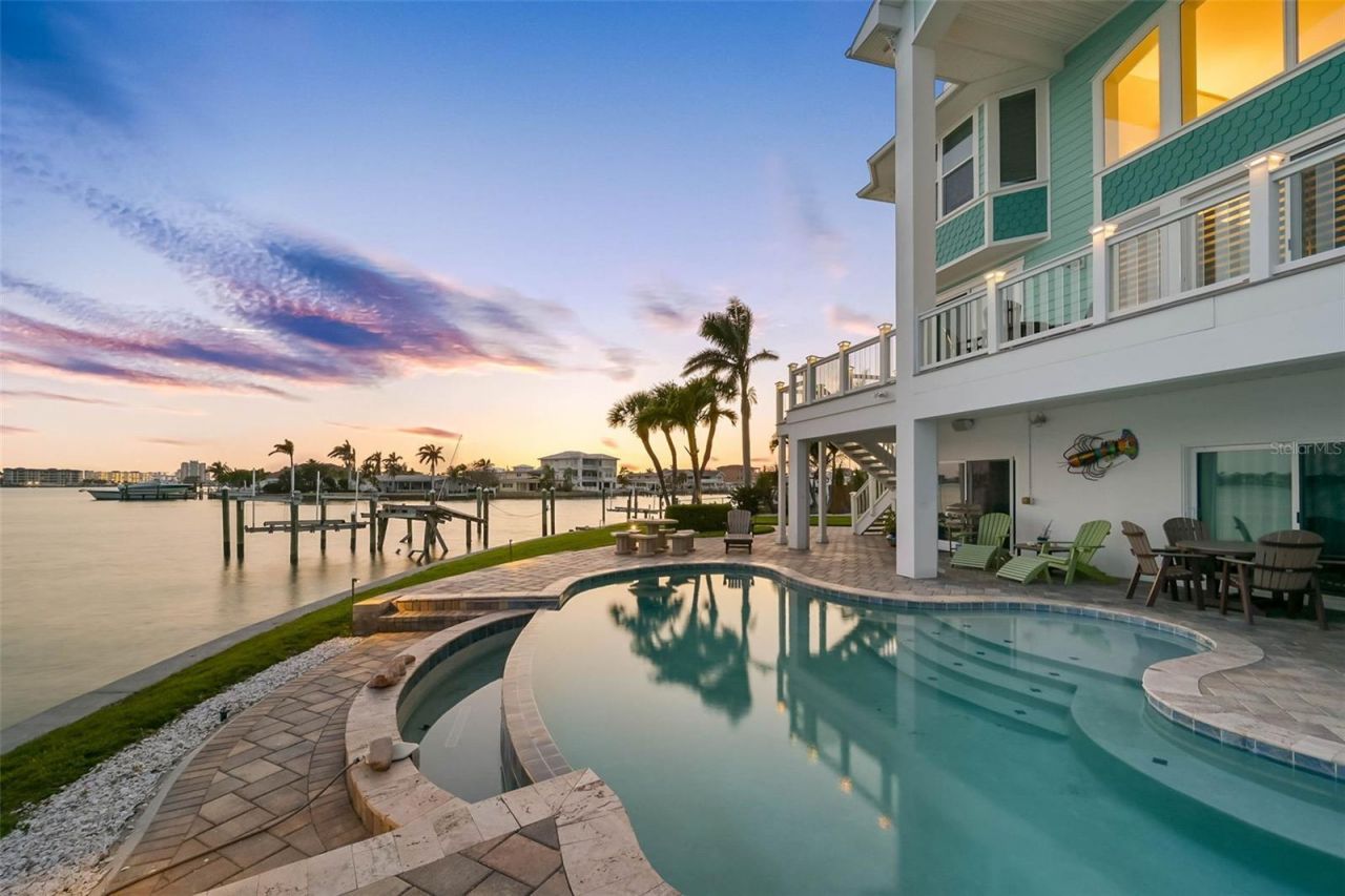 11000 8th Street E, Treasure Island, FL 33706 Photo