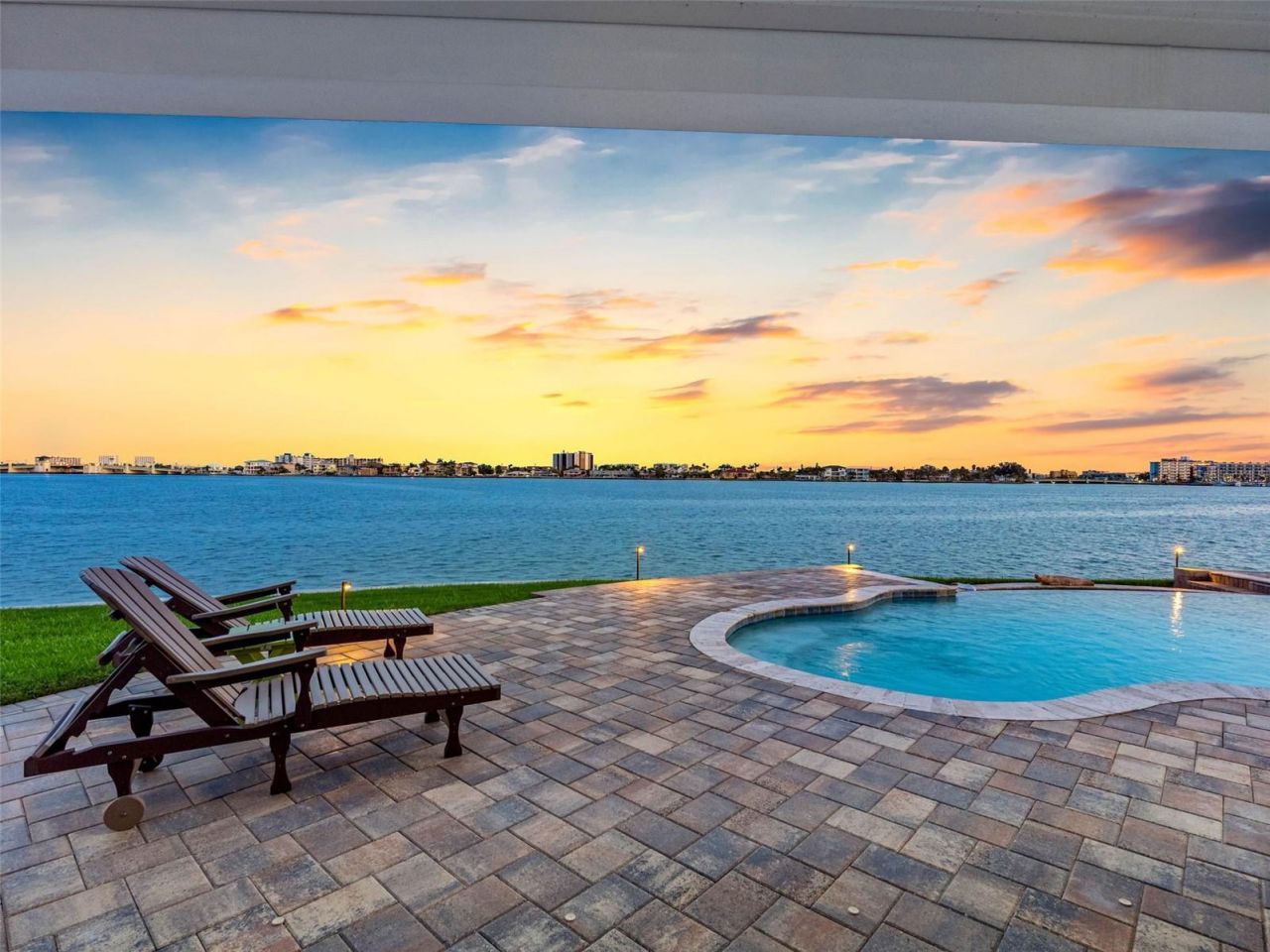 11000 8th Street E, Treasure Island, FL 33706 Photo