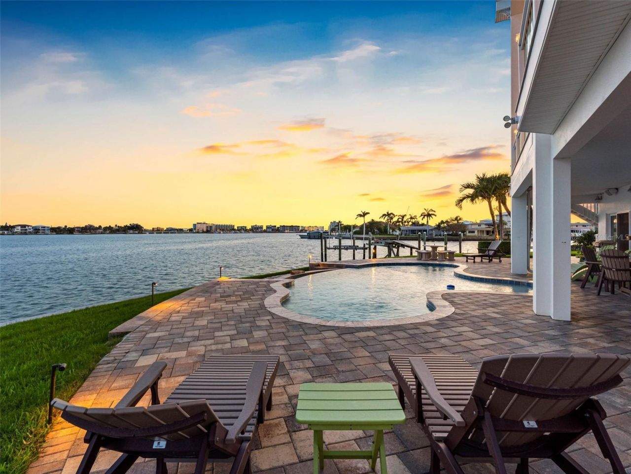 11000 8th Street E, Treasure Island, FL 33706 Photo