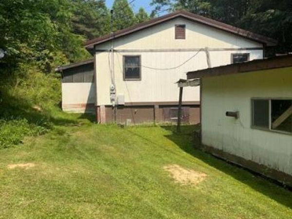 11616 Alfred Cox Road, Pound, VA 24279