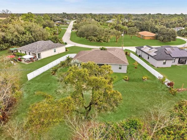 6027 Acorn Cir, La Belle, FL 33935