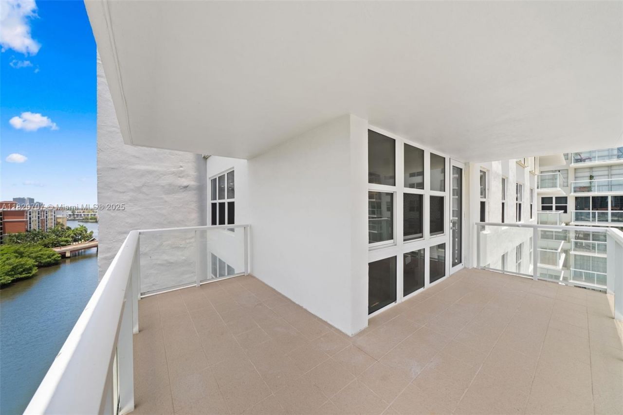 230 174th St, Unit 1119, Sunny Isles Beach, FL 33160 Photo