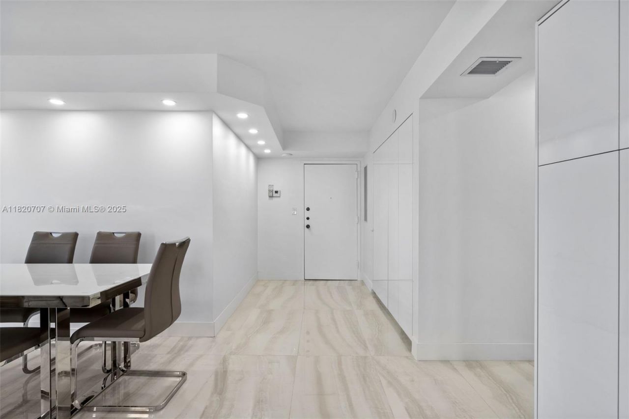 230 174th St, Unit 1119, Sunny Isles Beach, FL 33160 Photo