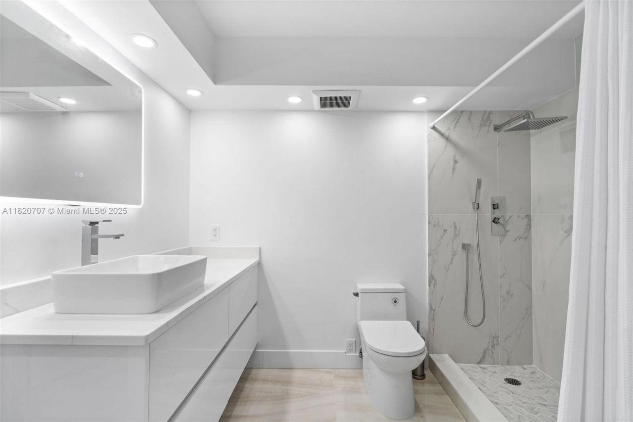 230 174th St, Unit 1119, Sunny Isles Beach, FL 33160 Photo