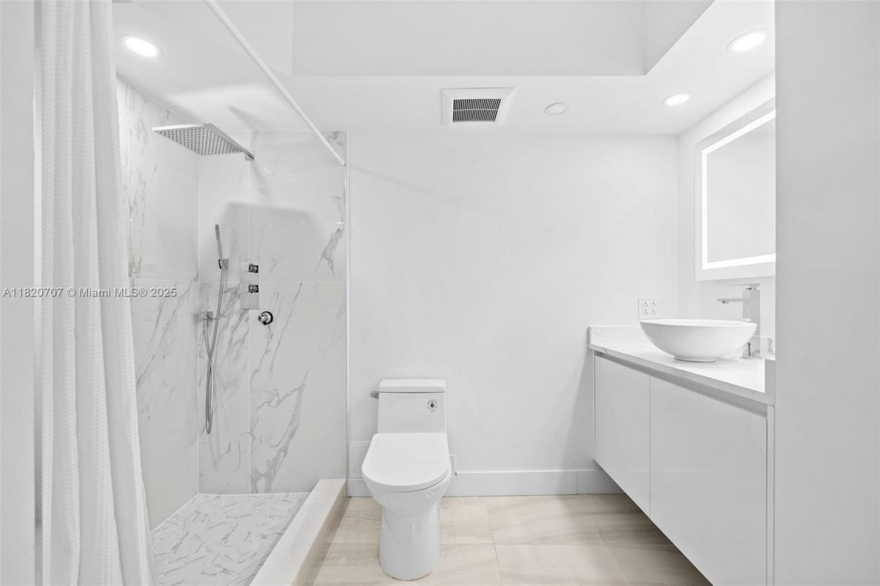 230 174th St, Unit 1119, Sunny Isles Beach, FL 33160 Photo