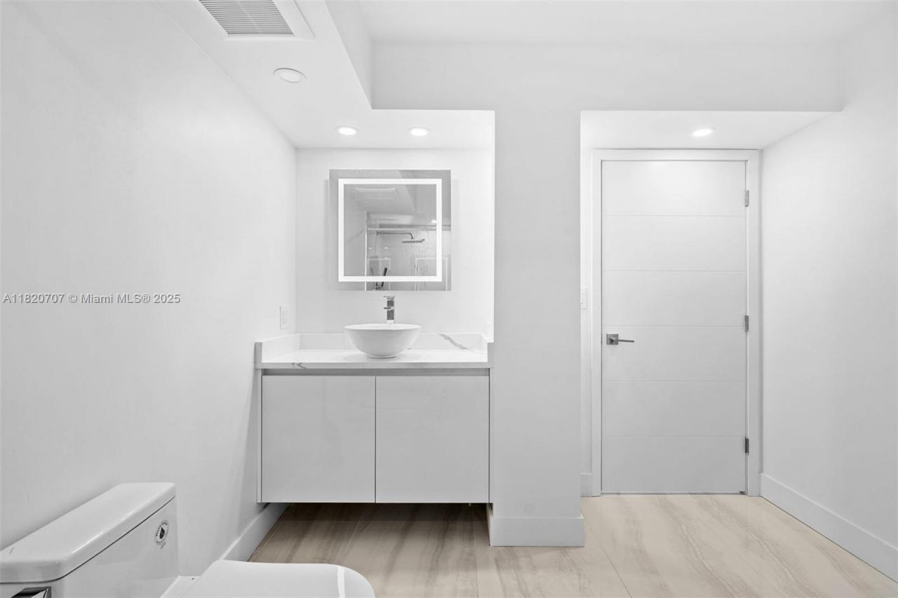 230 174th St, Unit 1119, Sunny Isles Beach, FL 33160 Photo